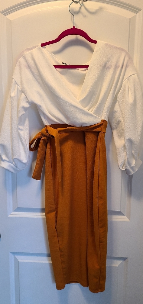 Contrast Dress - Picture 3 of 4